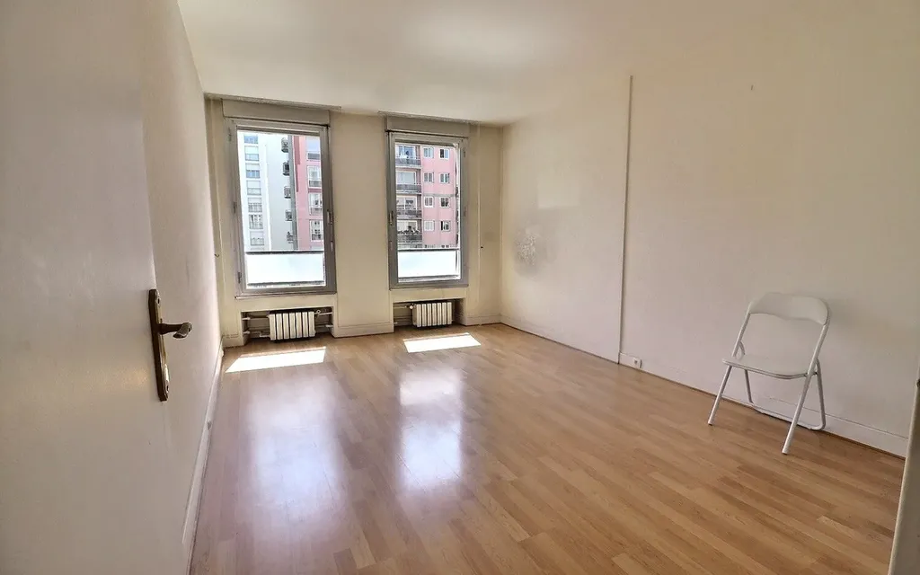 Achat appartement à vendre 2 pièces 49 m² - Paris 19ème arrondissement