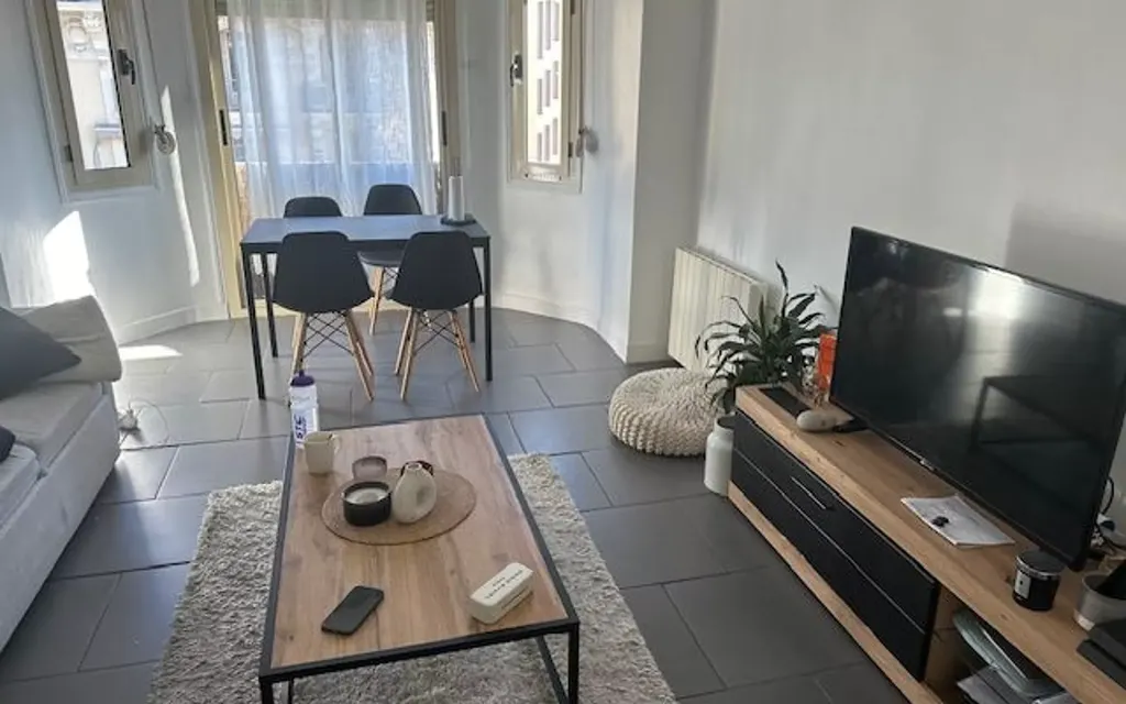 Achat appartement à vendre 3 pièces 65 m² - Nice