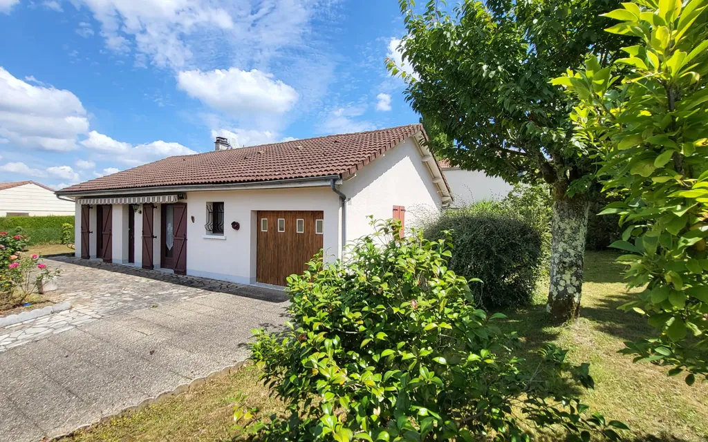 Achat maison à vendre 2 chambres 76 m² - Saint-Victurnien