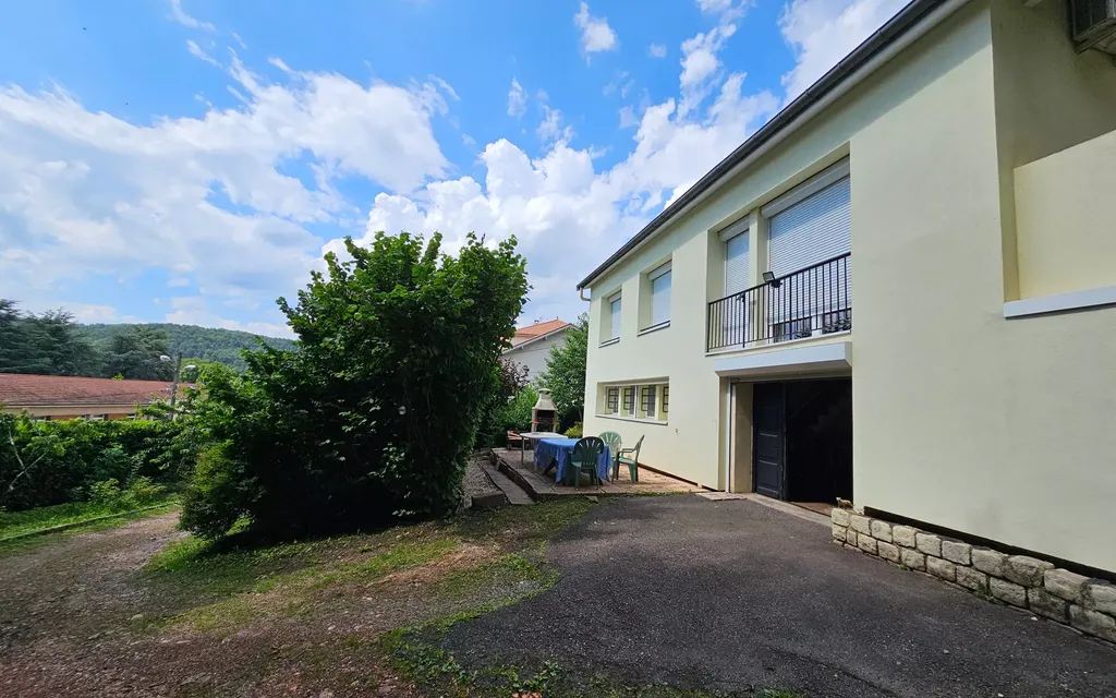 Achat maison à vendre 4 chambres 115 m² - Le Chambon-Feugerolles