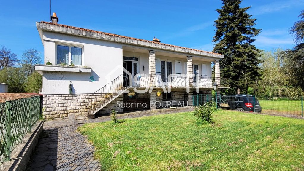 Achat maison à vendre 5 chambres 201 m² - Secondigny