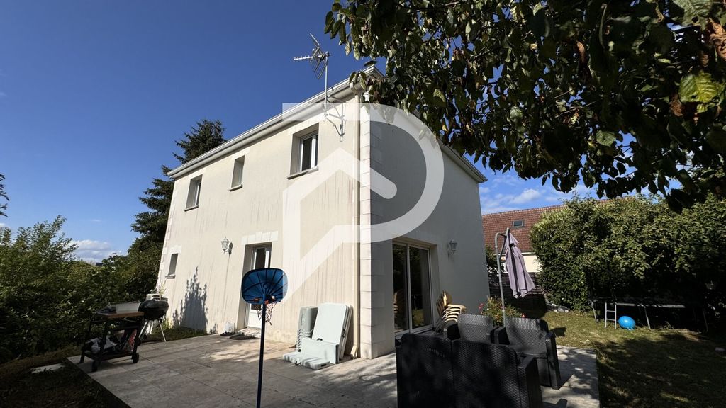 Achat maison à vendre 5 chambres 127 m² - Saint-Gervais-la-Forêt