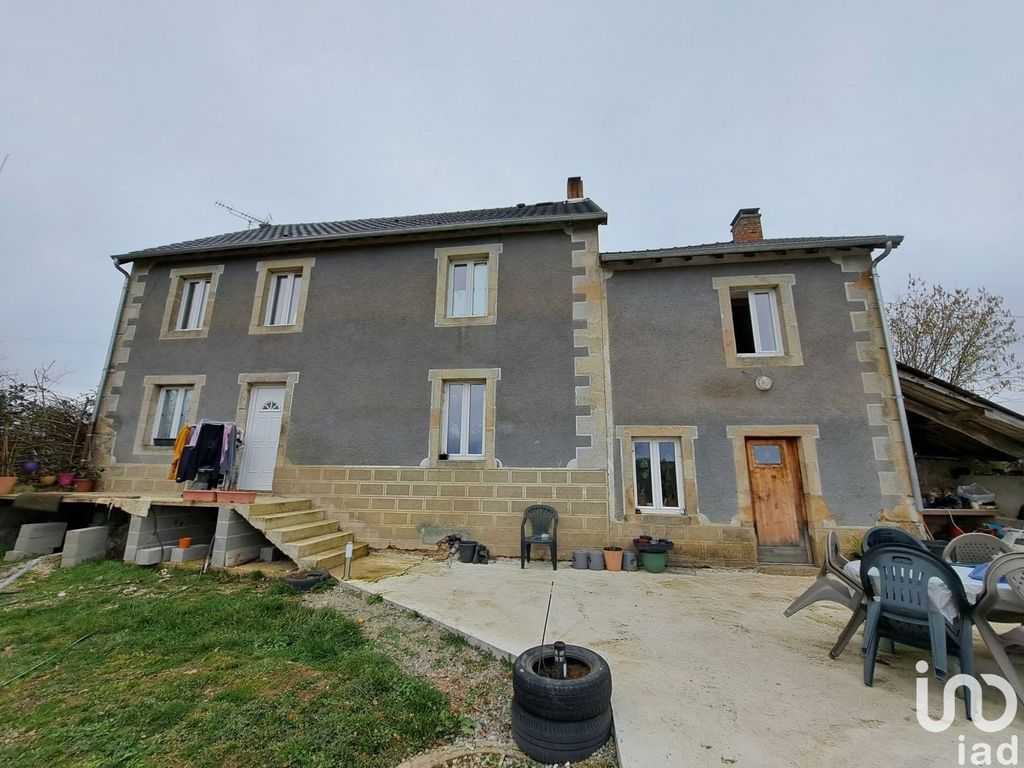 Achat maison à vendre 5 chambres 184 m² - Charensat