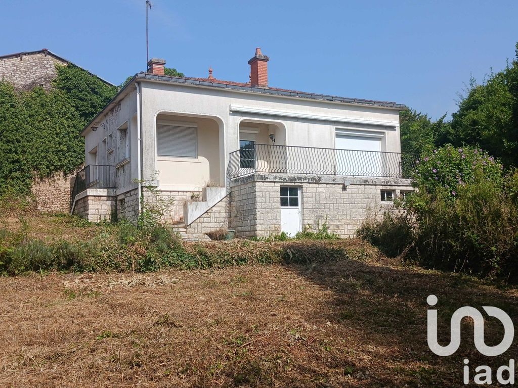 Achat maison à vendre 2 chambres 110 m² - Usson-du-Poitou