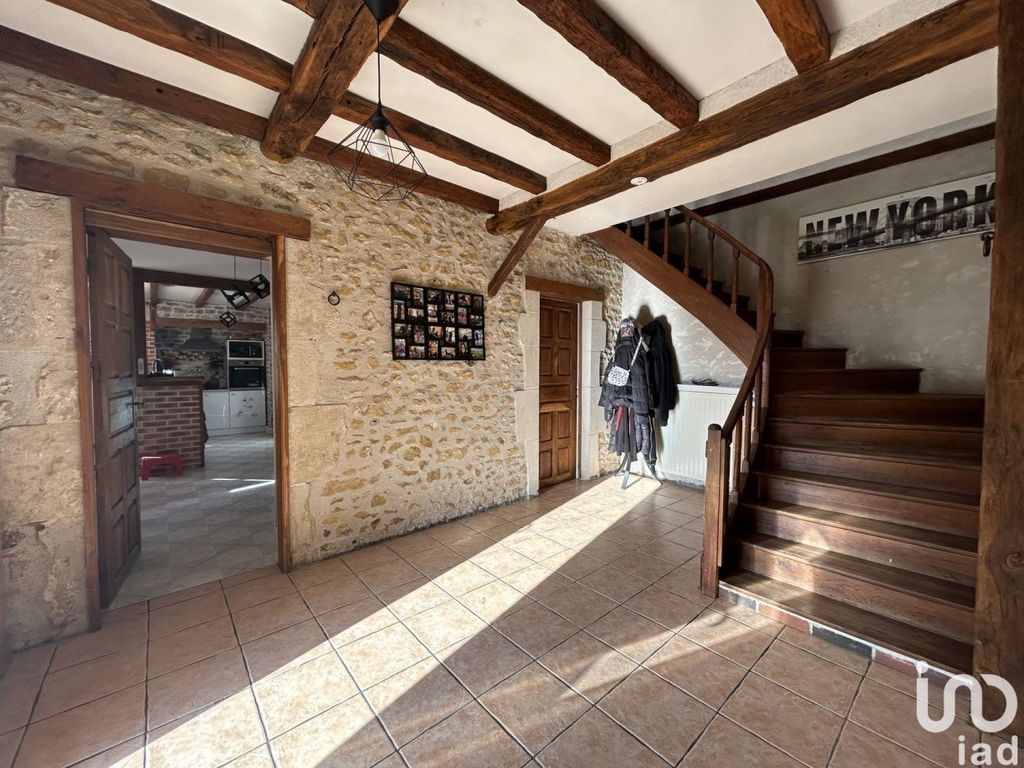 Achat maison à vendre 5 chambres 184 m² - Saint-Varent