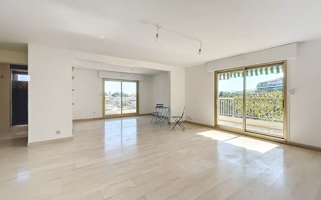 Achat appartement à vendre 3 pièces 86 m² - Fréjus