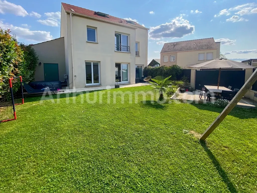 Achat maison à vendre 4 chambres 125 m² - Saint-Pierre-du-Perray