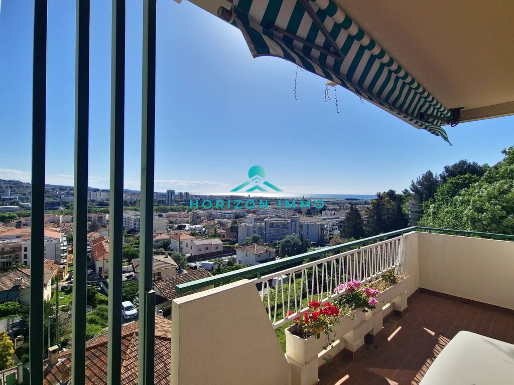 Achat appartement à vendre 4 pièces 98 m² - Saint-Laurent-du-Var