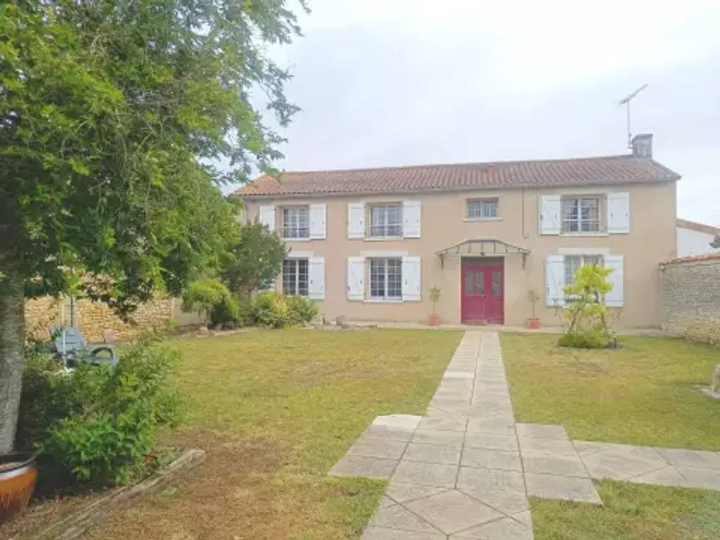 Achat maison à vendre 4 chambres 163 m² - Chabournay