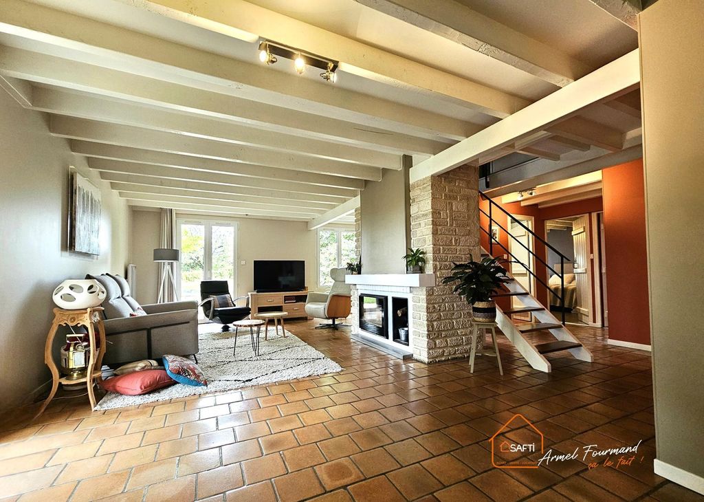 Achat maison à vendre 6 chambres 145 m² - Saint-Gelais