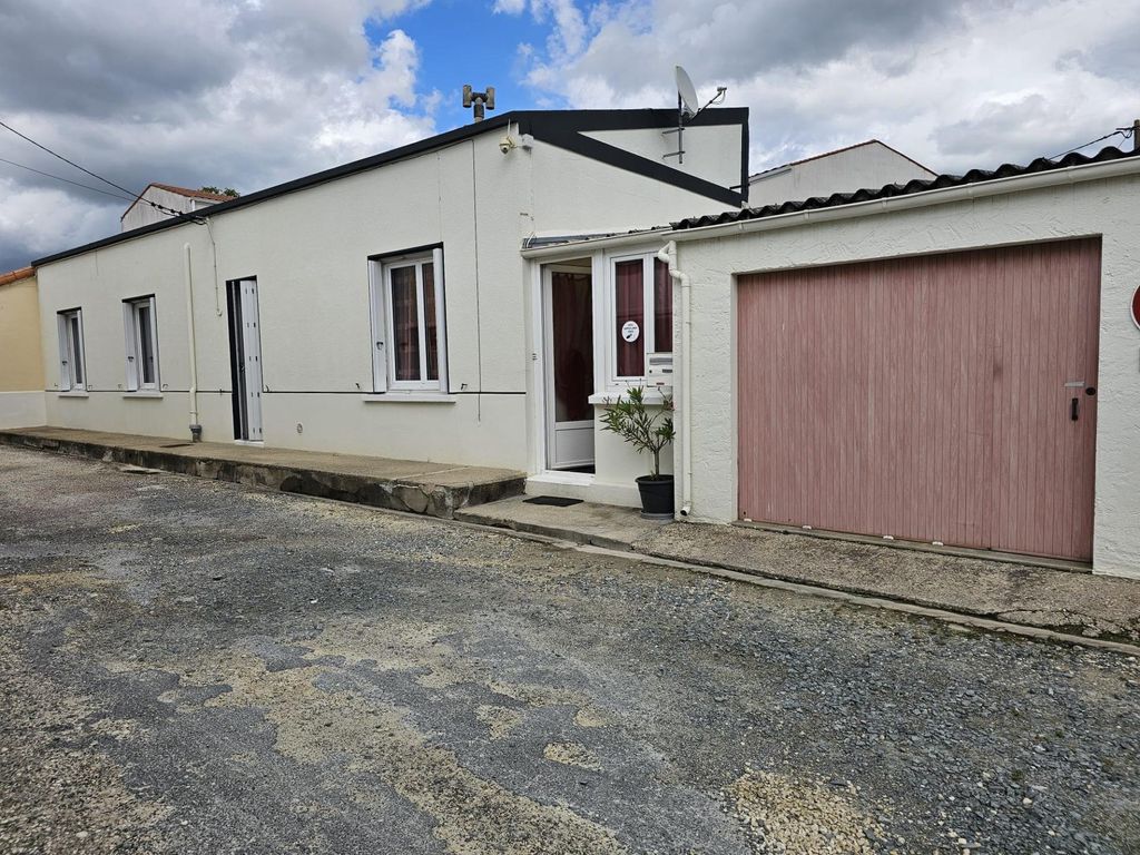 Achat maison à vendre 2 chambres 80 m² - Rochefort