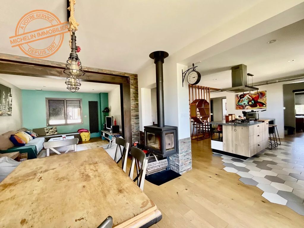 Achat maison à vendre 4 chambres 233 m² - Reyrieux