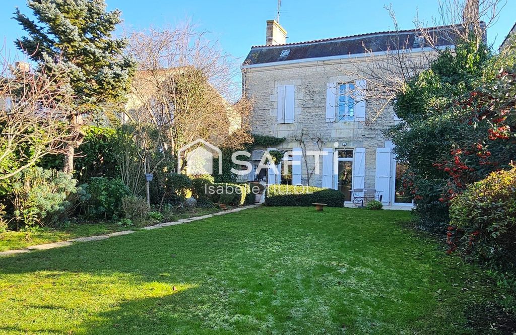 Achat maison à vendre 4 chambres 191 m² - Luçon