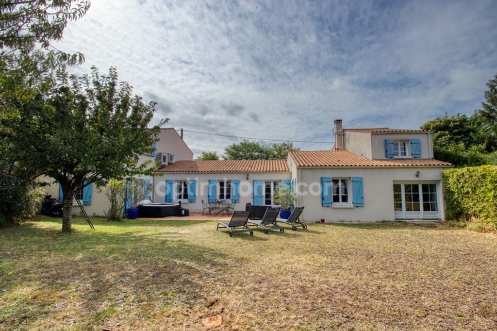 Achat maison à vendre 4 chambres 236 m² - La Rochelle