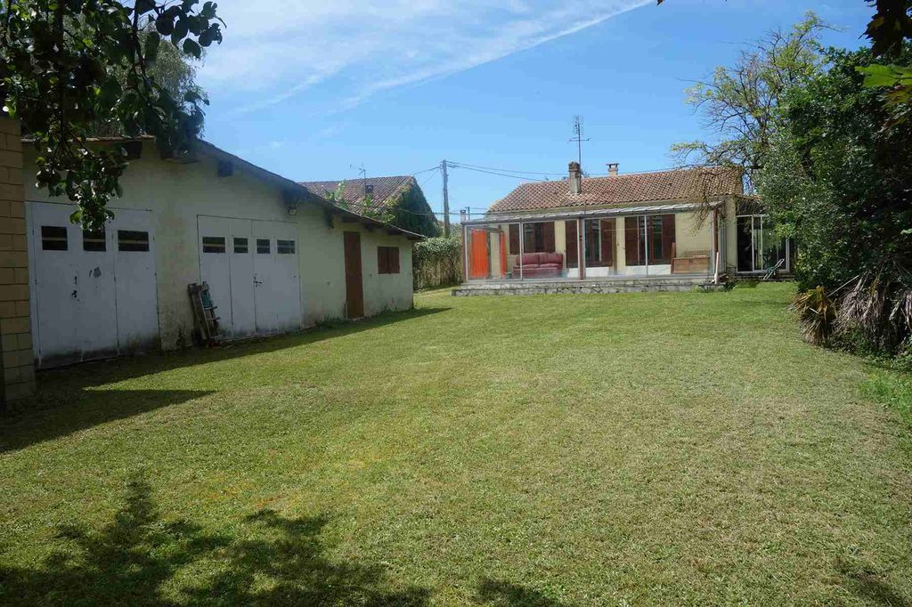 Achat maison à vendre 2 chambres 109 m² - Gauriaguet