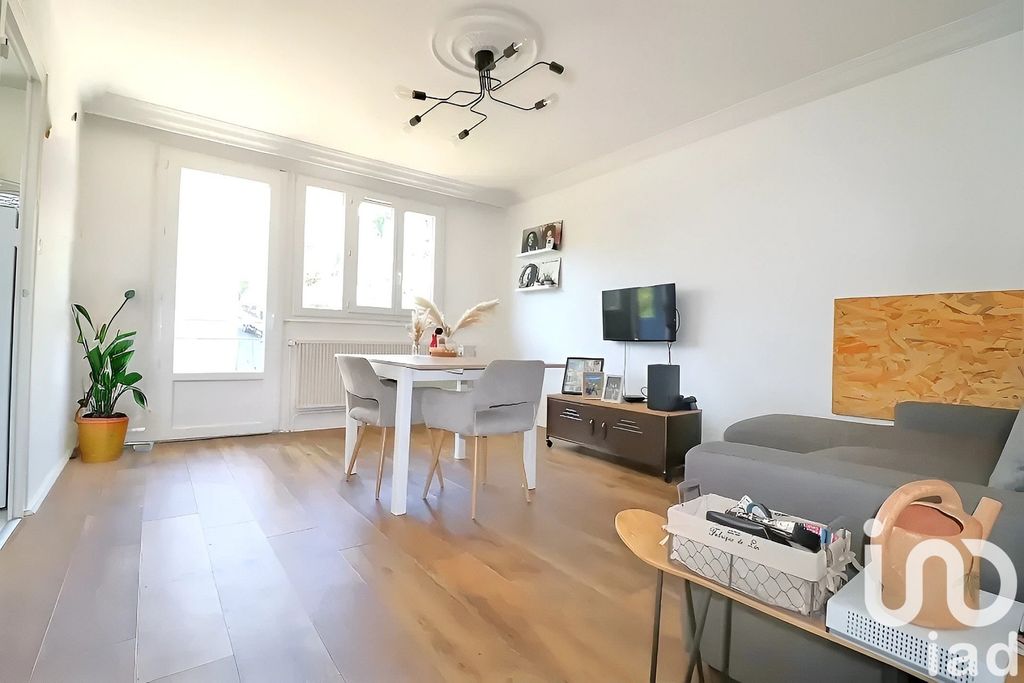 Achat appartement à vendre 3 pièces 56 m² - Saint-Priest-en-Jarez