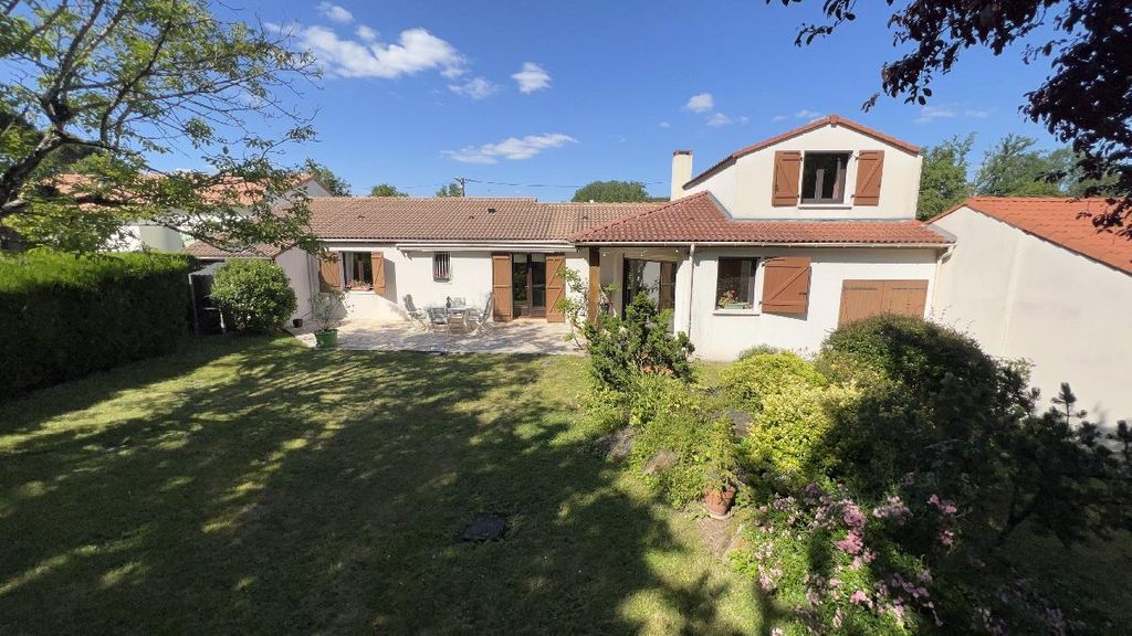 Achat maison à vendre 4 chambres 152 m² - Vertou