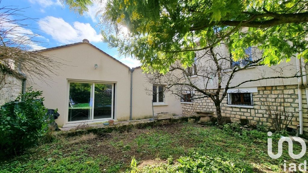 Achat maison à vendre 4 chambres 183 m² - Gond-Pontouvre