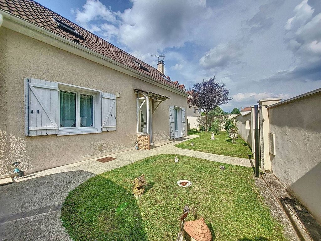 Achat maison à vendre 2 chambres 88 m² - Roissy-en-Brie