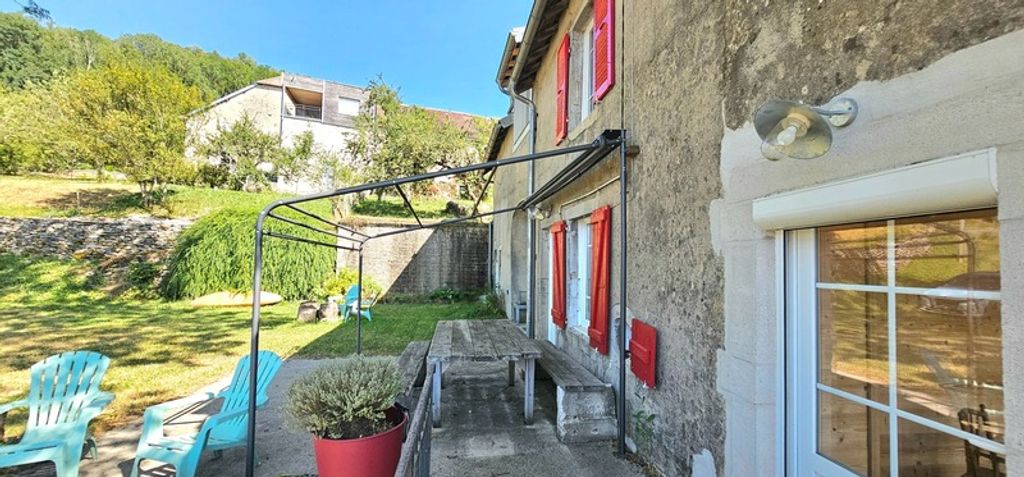 Achat maison à vendre 5 chambres 230 m² - Doucier