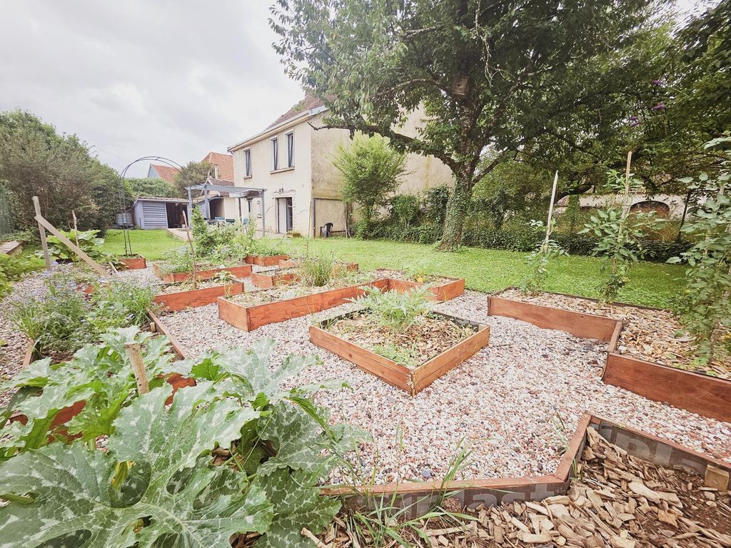 Achat maison à vendre 6 chambres 240 m² - Frasne-le-Château