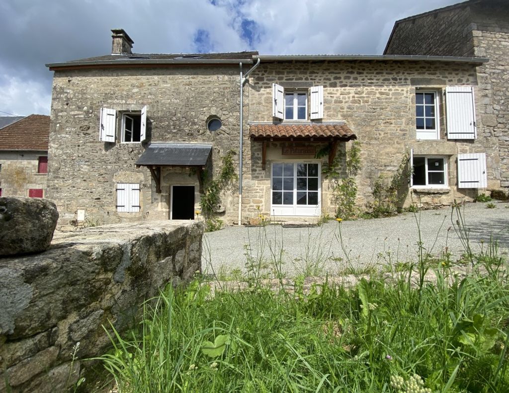 Achat maison à vendre 3 chambres 100 m² - Peyrat-le-Château