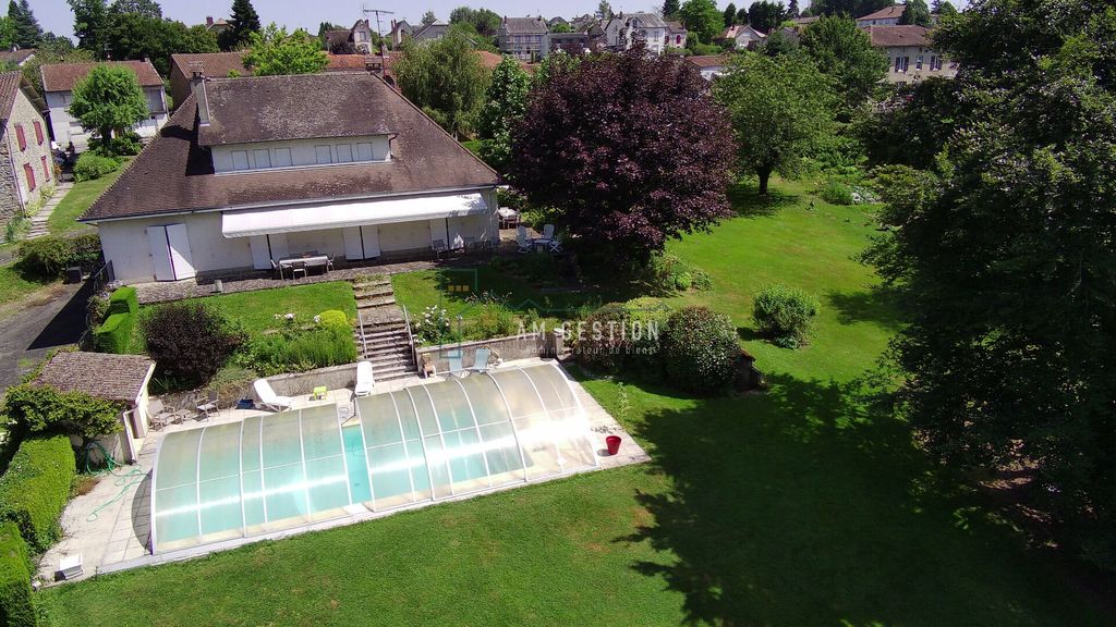 Achat maison à vendre 6 chambres 203 m² - Saint-Laurent-sur-Gorre