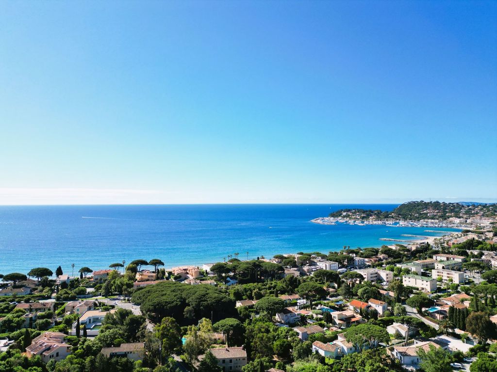 Achat maison à vendre 5 chambres 180 m² - Cavalaire-sur-Mer