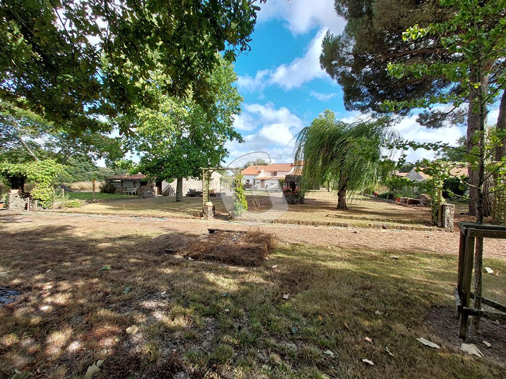 Achat maison à vendre 4 chambres 154 m² - La Boissière-des-Landes