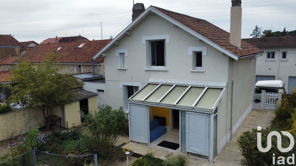 Achat maison à vendre 2 chambres 130 m² - La Rochefoucauld