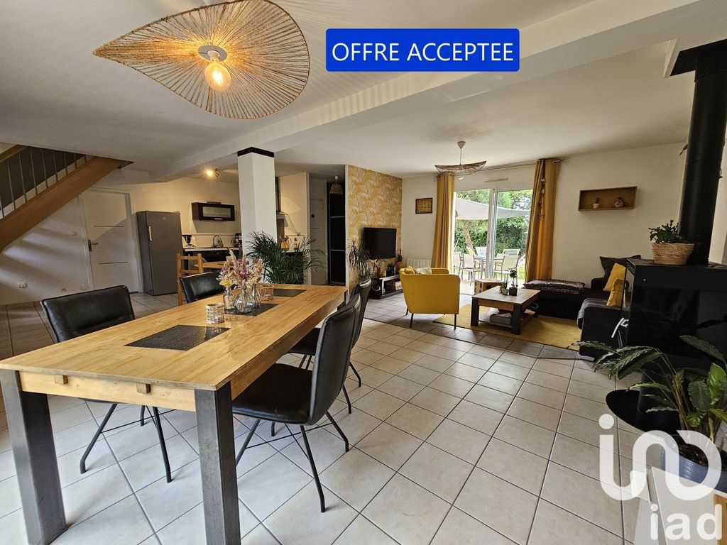 Achat maison à vendre 4 chambres 99 m² - Bourg-des-Comptes