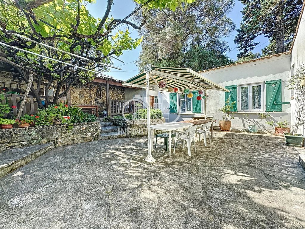 Achat maison à vendre 4 chambres 193 m² - Antibes