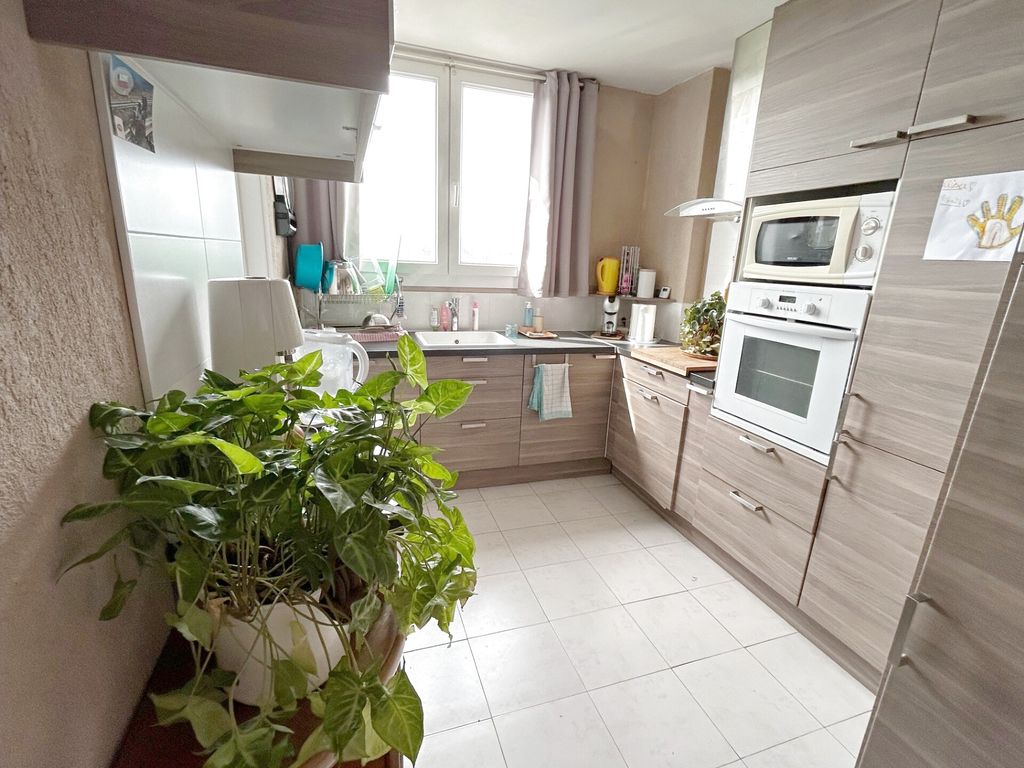 Achat appartement à vendre 4 pièces 73 m² - Marignane