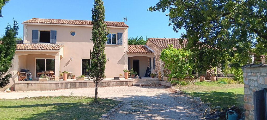 Achat maison à vendre 4 chambres 250 m² - Saint-Rémy-de-Provence