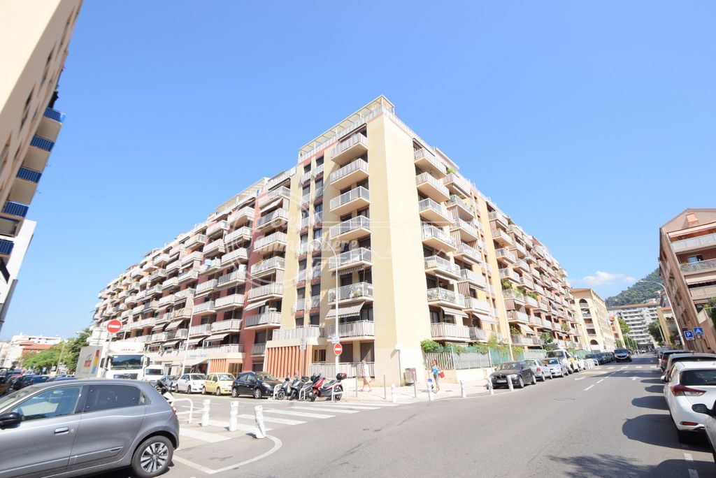 Achat appartement à vendre 3 pièces 66 m² - Nice