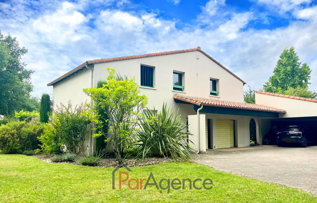 Achat maison à vendre 4 chambres 250 m² - Saint-Sulpice-de-Royan