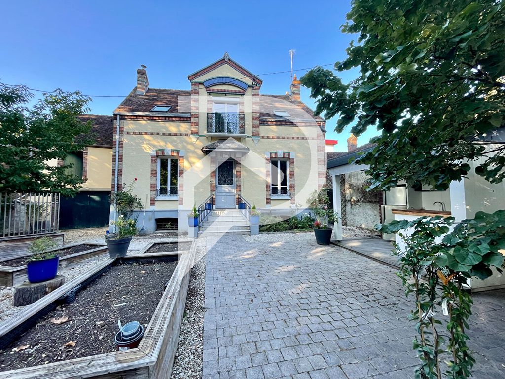 Achat maison à vendre 4 chambres 136 m² - Villeneuve-sur-Yonne