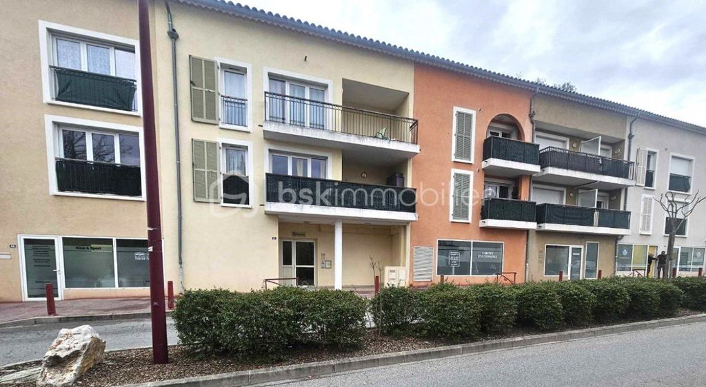 Achat appartement à vendre 2 pièces 42 m² - Vidauban