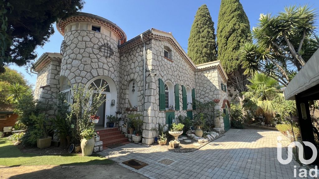 Achat maison à vendre 4 chambres 152 m² - Cagnes-sur-Mer