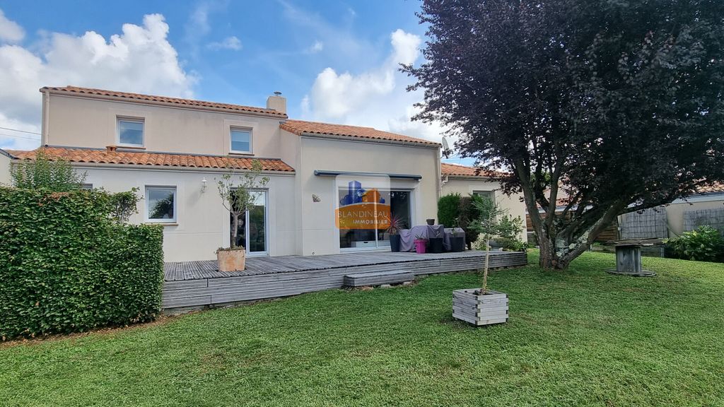 Achat maison à vendre 3 chambres 138 m² - Saint-Jean-de-Boiseau