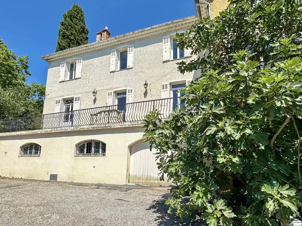 Achat maison à vendre 5 chambres 152 m² - Draguignan