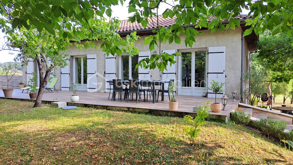 Achat maison à vendre 2 chambres 135 m² - Saint-Astier