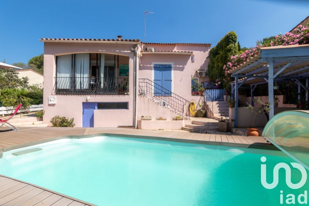 Achat maison à vendre 6 chambres 134 m² - Roquebrune-sur-Argens