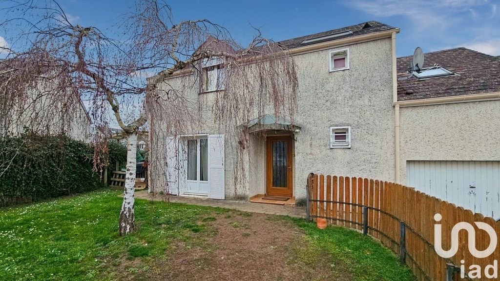 Achat maison à vendre 4 chambres 105 m² - Saint-Pierre-lès-Nemours