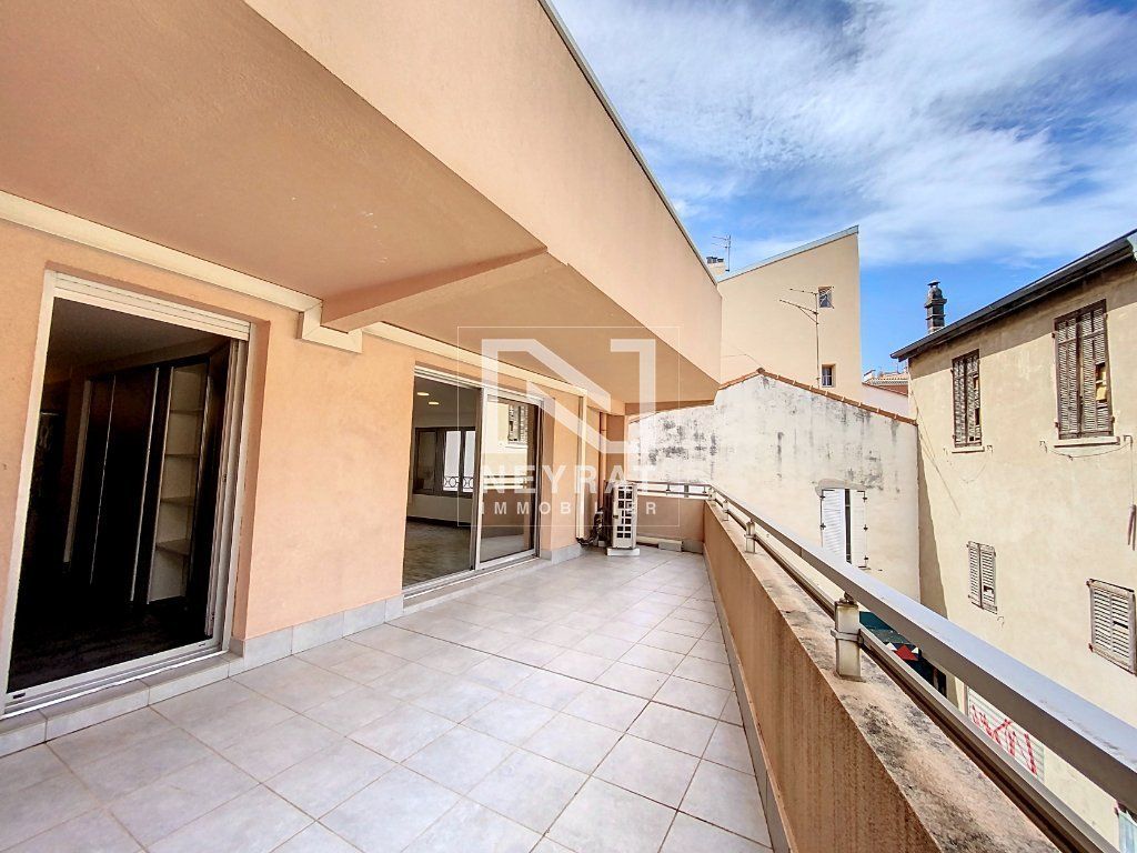 Achat appartement à vendre 4 pièces 100 m² - Saint-Raphaël