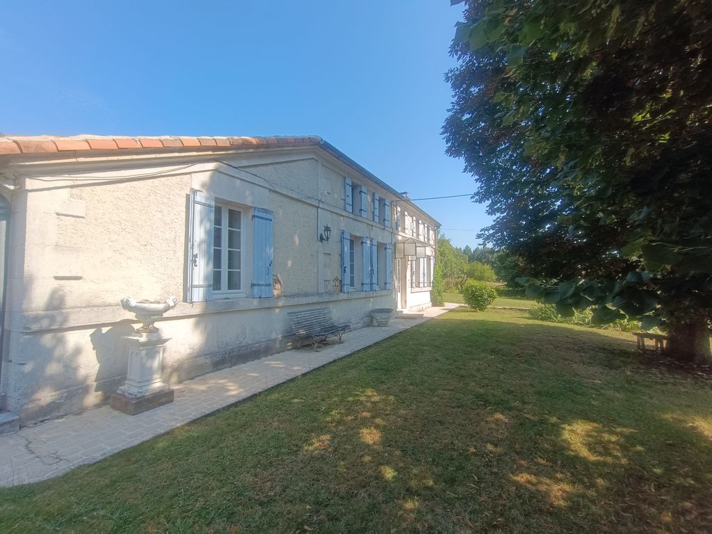 Achat maison à vendre 4 chambres 240 m² - Brossac