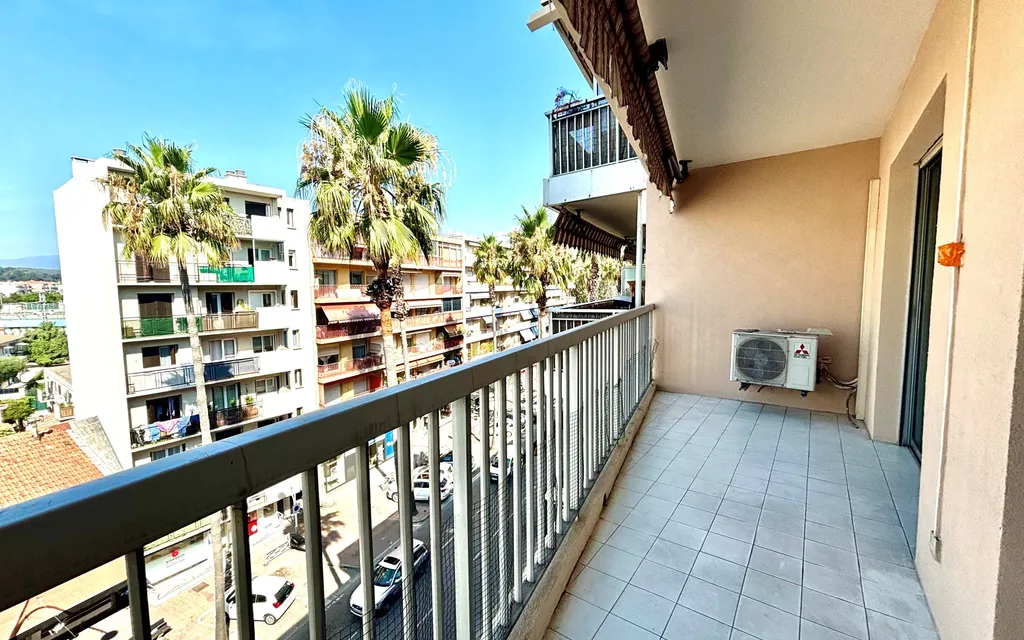 Achat appartement à vendre 3 pièces 80 m² - Cagnes-sur-Mer