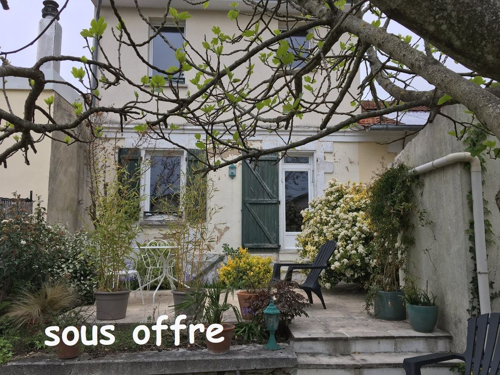 Achat maison à vendre 2 chambres 85 m² - Angoulême