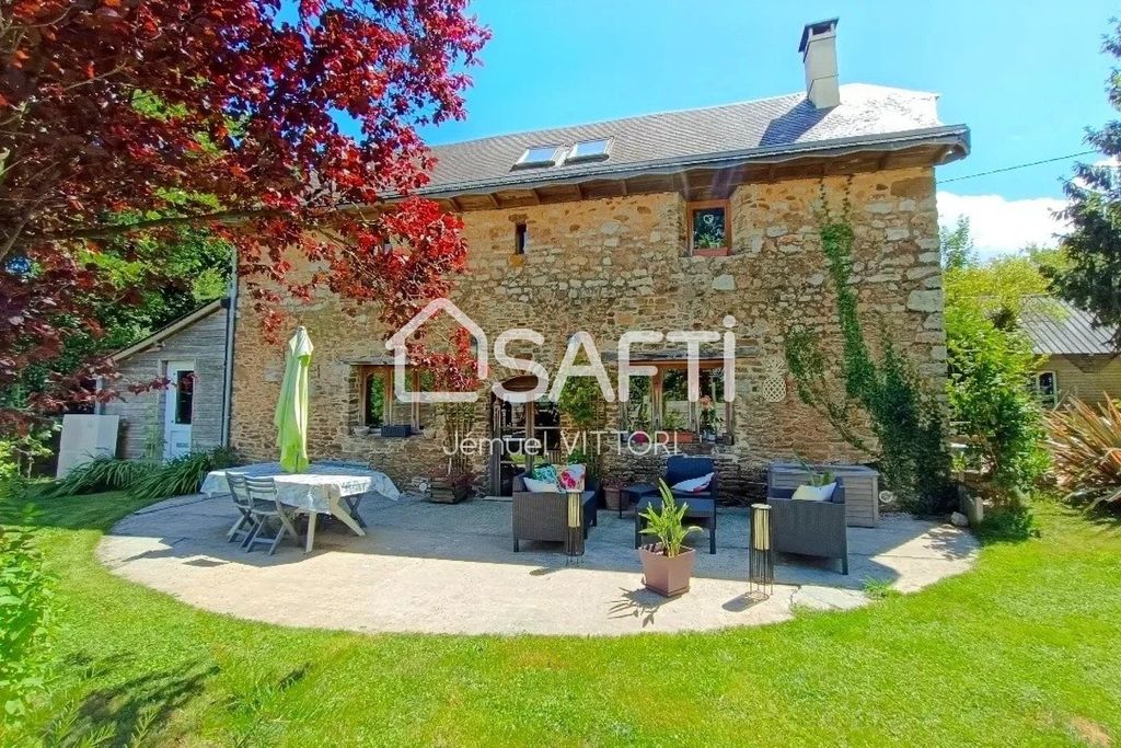 Achat maison à vendre 4 chambres 115 m² - Vitré