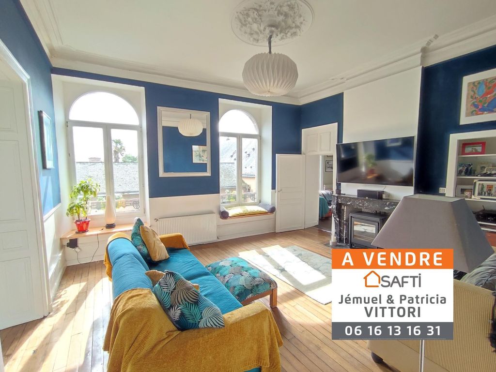 Achat maison à vendre 6 chambres 215 m² - Ernée